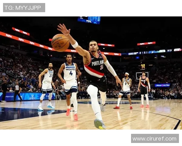 卡马拉高效表现13投7中贡献19分7篮板3抢断带队胜利正负值+23独占鳌头